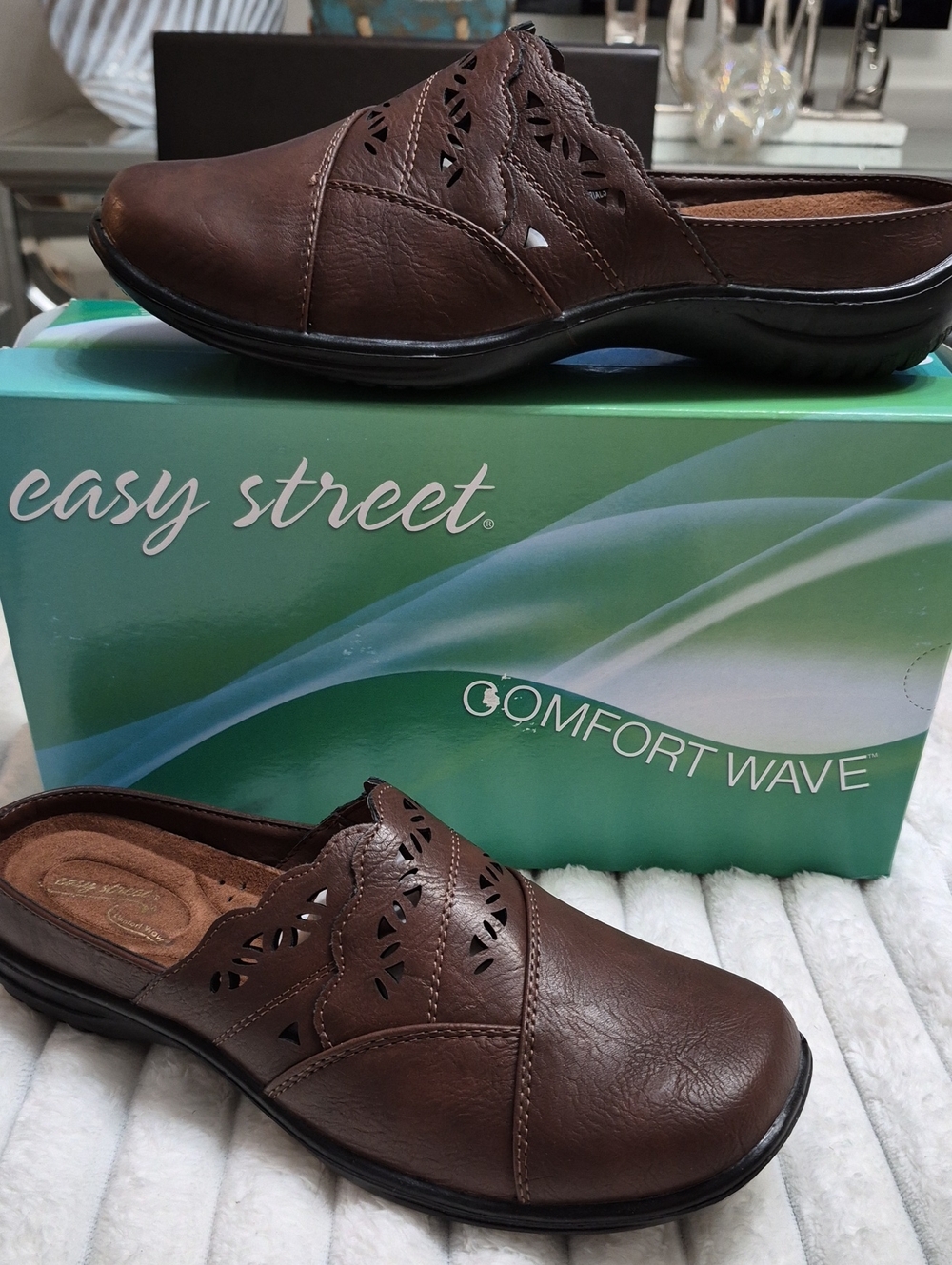 Easy Street Forever Women's Sz 8 WW (Double Wide) Mules New